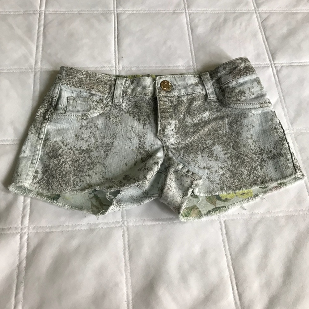 Reversible Two-Side Patterned Denim Shorts - Picture 2 of 4